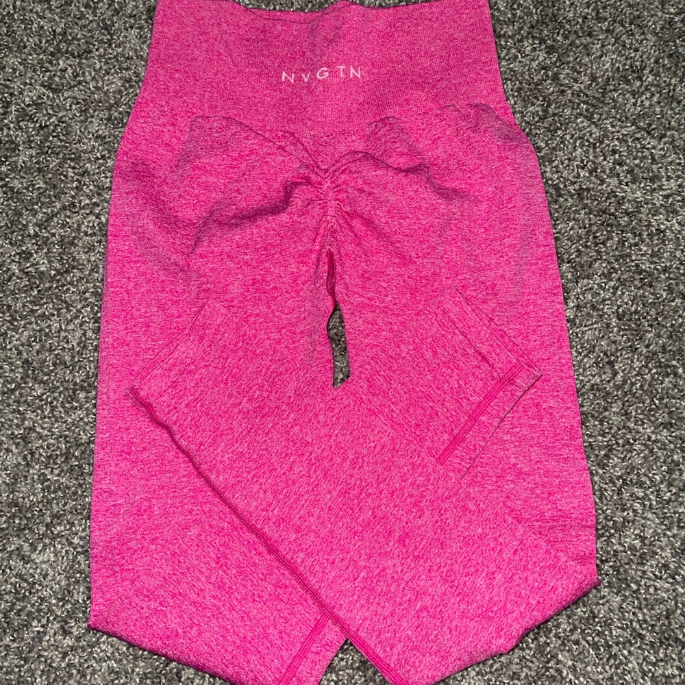 NVGTN Fuchsia Scrunch Seamless Leggings